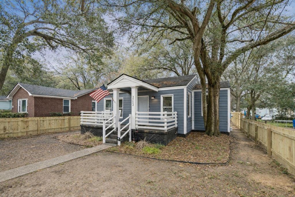 Photo of 2712 E Surrey Dr, North Charleston, SC 29405 (MLS # 26006119)