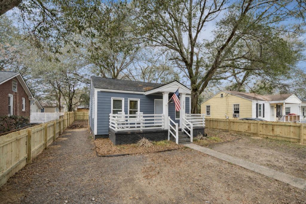 Photo of 2712 E Surrey Dr, North Charleston, SC 29405 (MLS # 26006119)