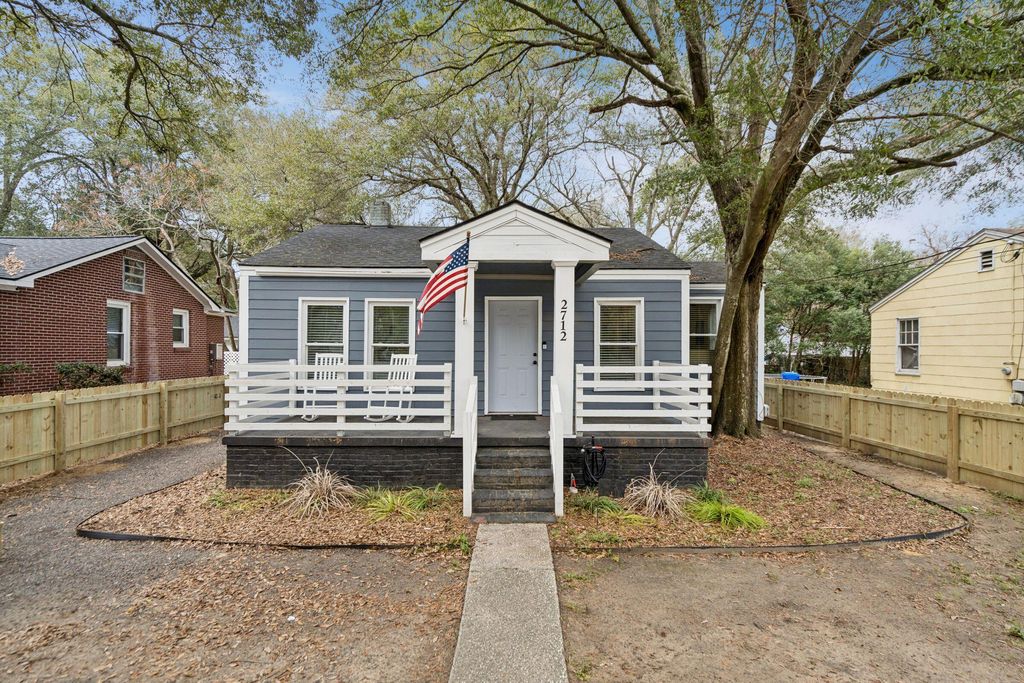 Photo of 2712 E Surrey Dr, North Charleston, SC 29405 (MLS # 26006119)
