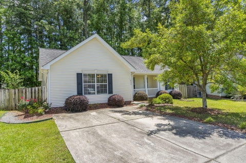 Photo of 511 Stratton Court, Goose Creek, SC 29445 (MLS # 26013086)