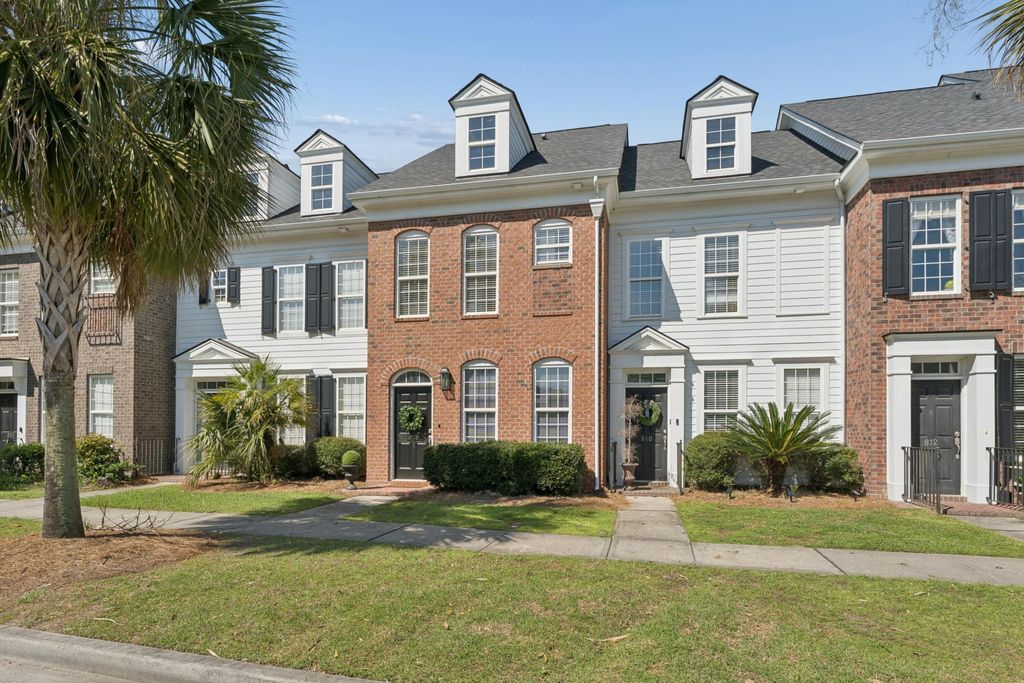 Photo of 808 Rue Drive, Charleston, SC 29414 (MLS # 26007869)