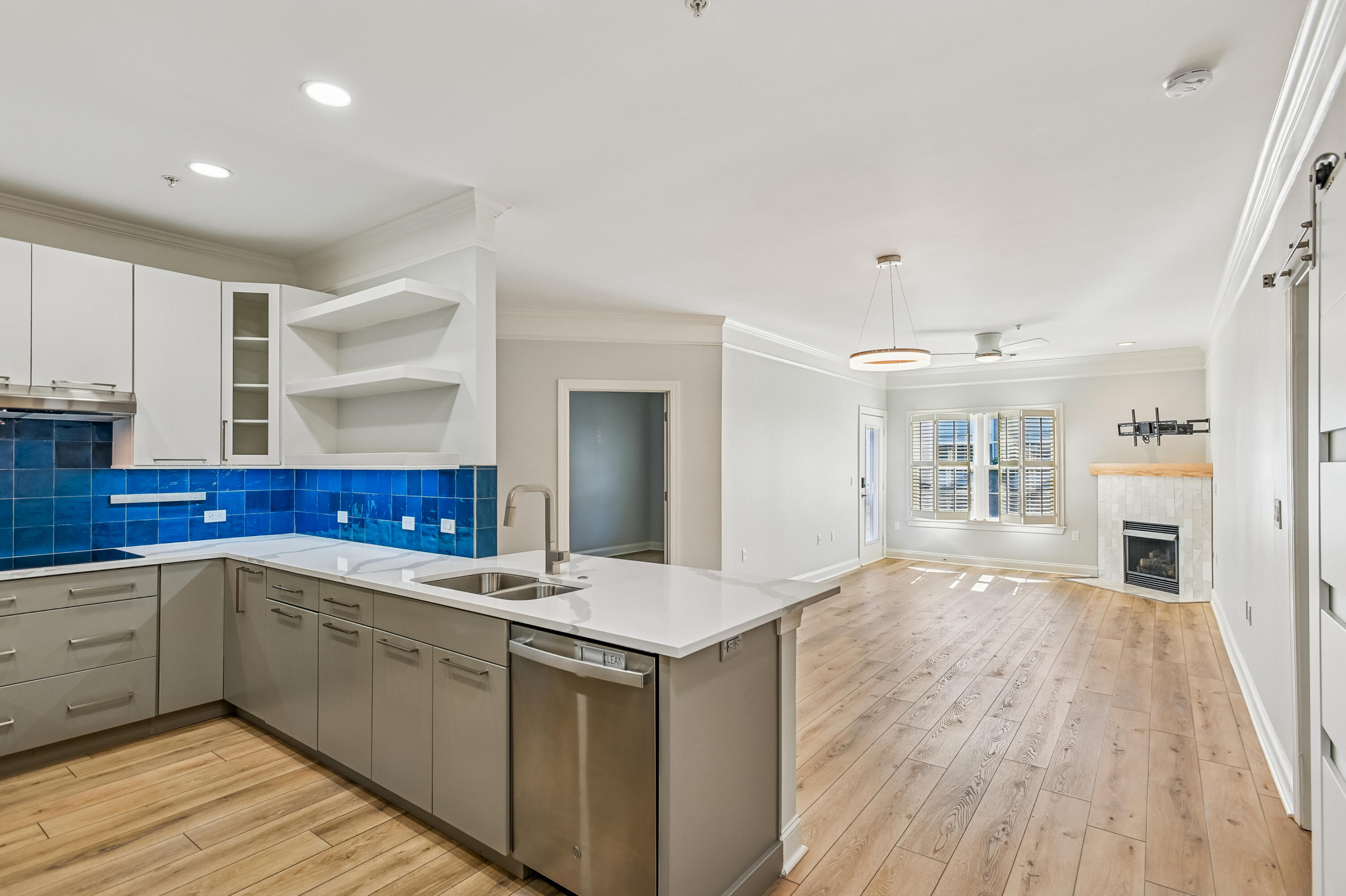 1025 Riverland Woods Place 305