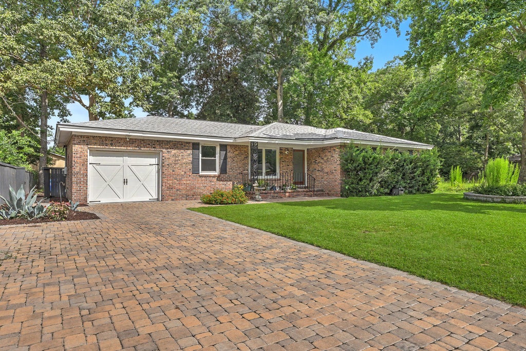 Photo of 2050 Bishop Drive, Charleston, SC 29414 (MLS # 26018195)