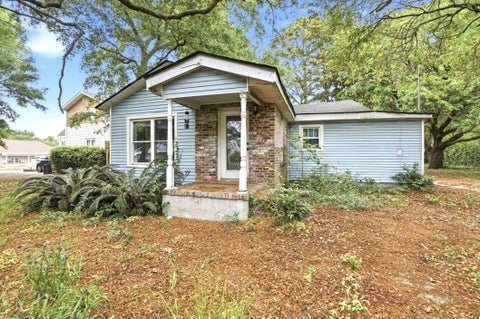 Photo of 202 Greenwich Street, Mount Pleasant, SC 29464 (MLS # 26013123)