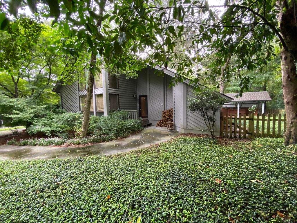 Photo of 523 W Carolina Avenue, Summerville, SC 29483 (MLS # 26003695)