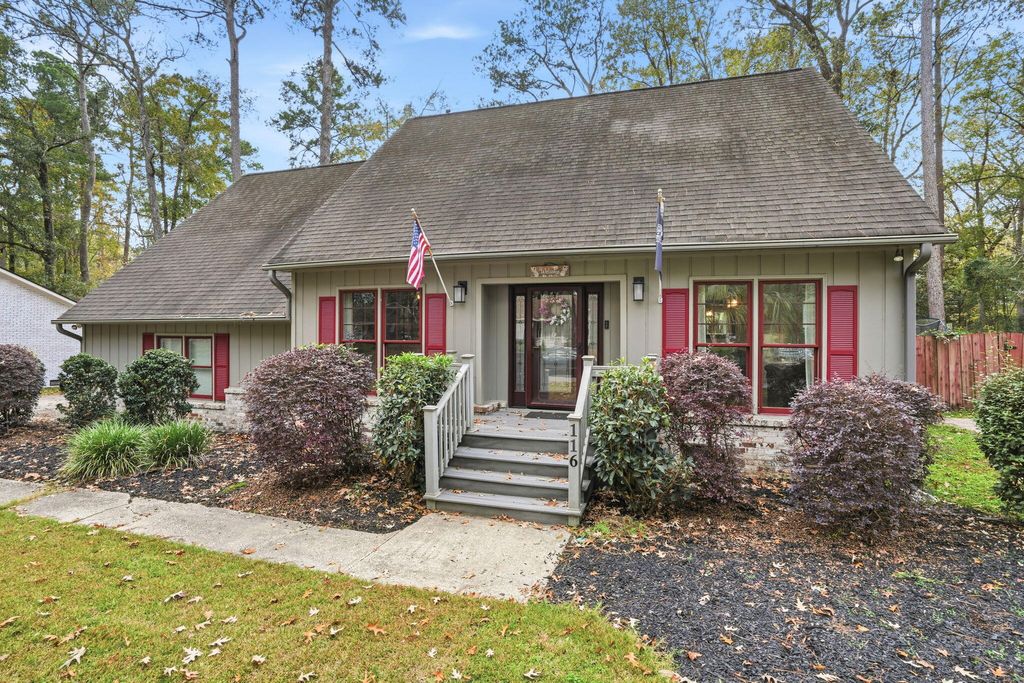 Photo of 116 Stratford Drive, Summerville, SC 29485 (MLS # 25032217)