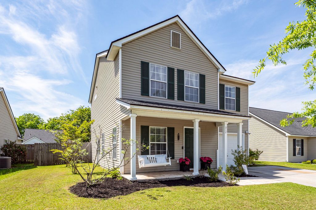 Photo of 217 Dovetail Circle, Summerville, SC 29483 (MLS # 26010128)