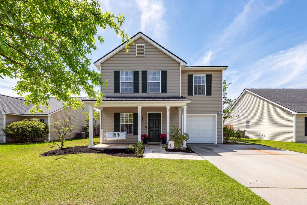 Photo of 217 Dovetail Circle, Summerville, SC 29483 (MLS # 26010128)