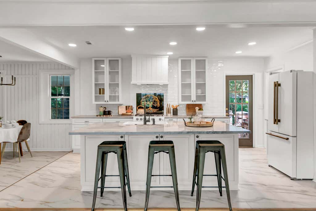Photo of 1929 Westminster Road, Charleston, SC 29407 (MLS # 26017405)
