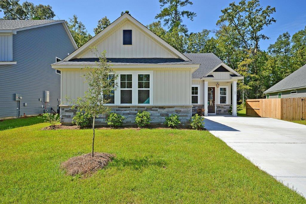 Photo of 222 Creek Pointe Drive, Moncks Corner, SC 29461 (MLS # 26016127)