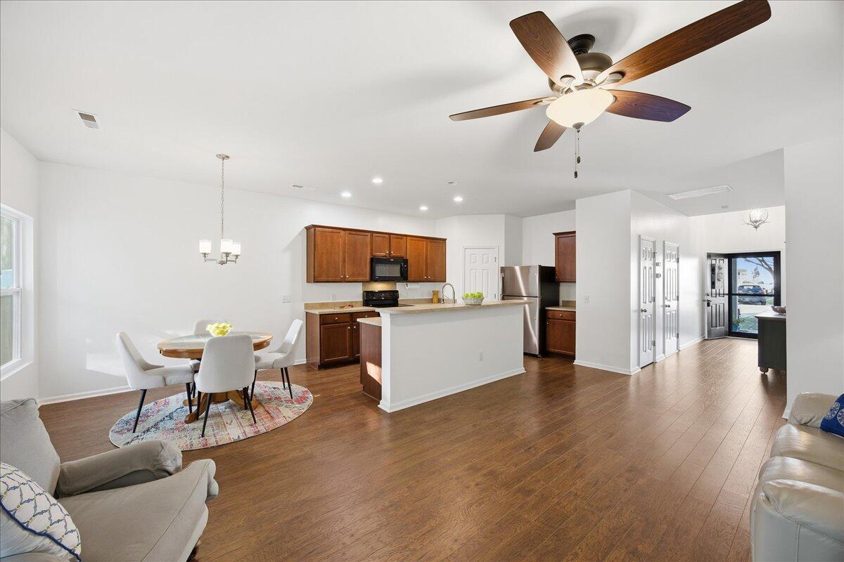 1631 Cristalino Circle