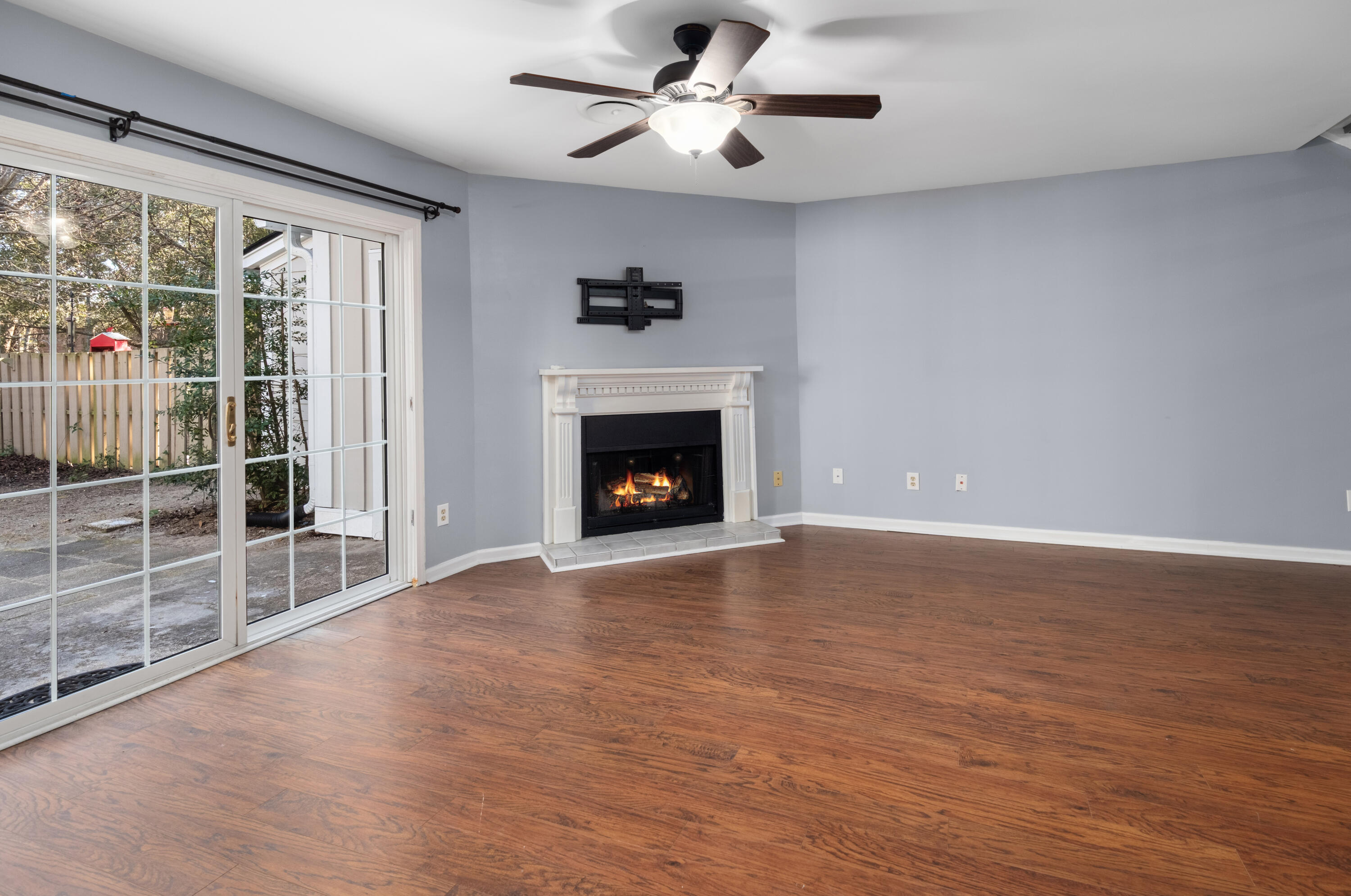 2079 Emerald Terrace