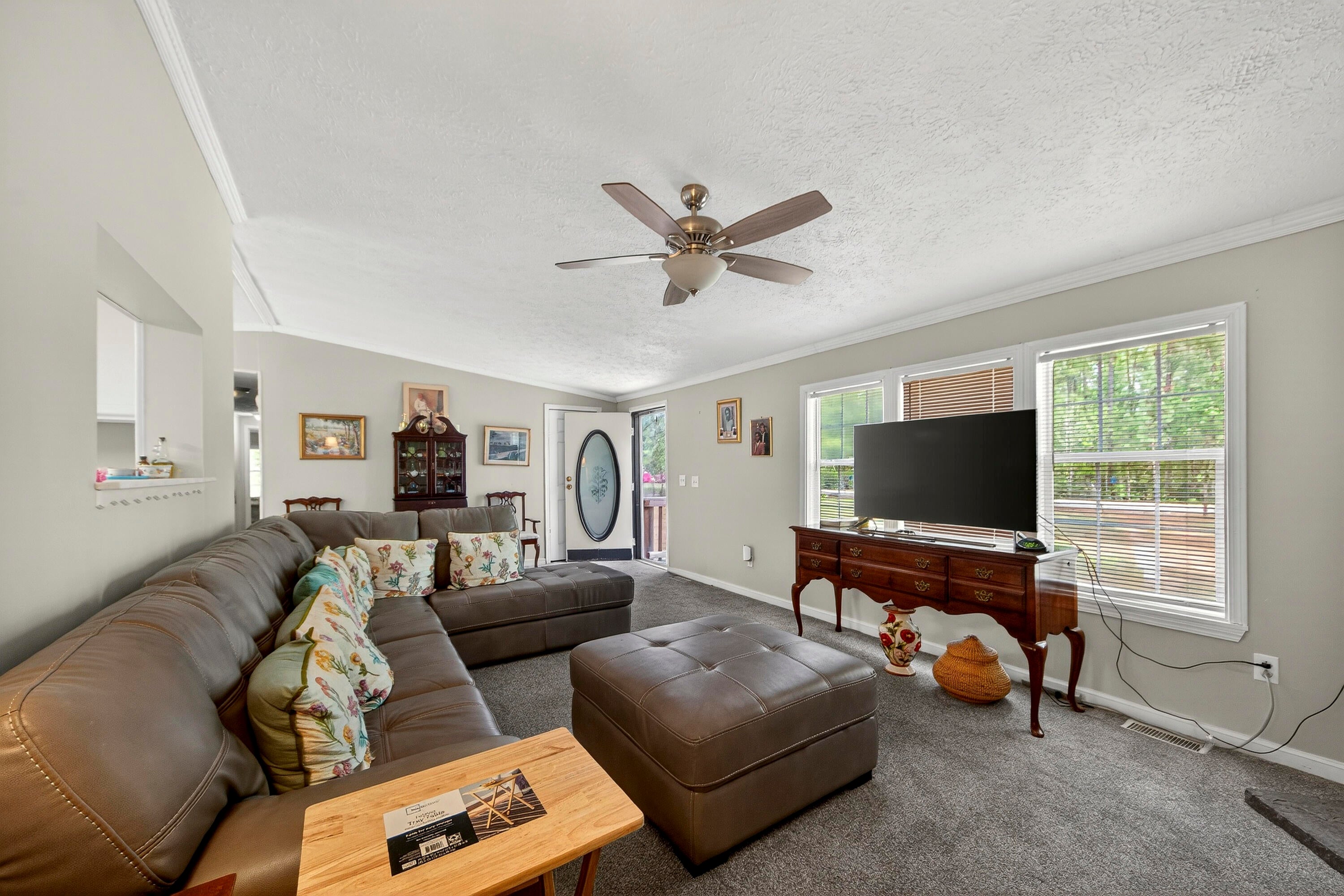 1093 Tobacco Road