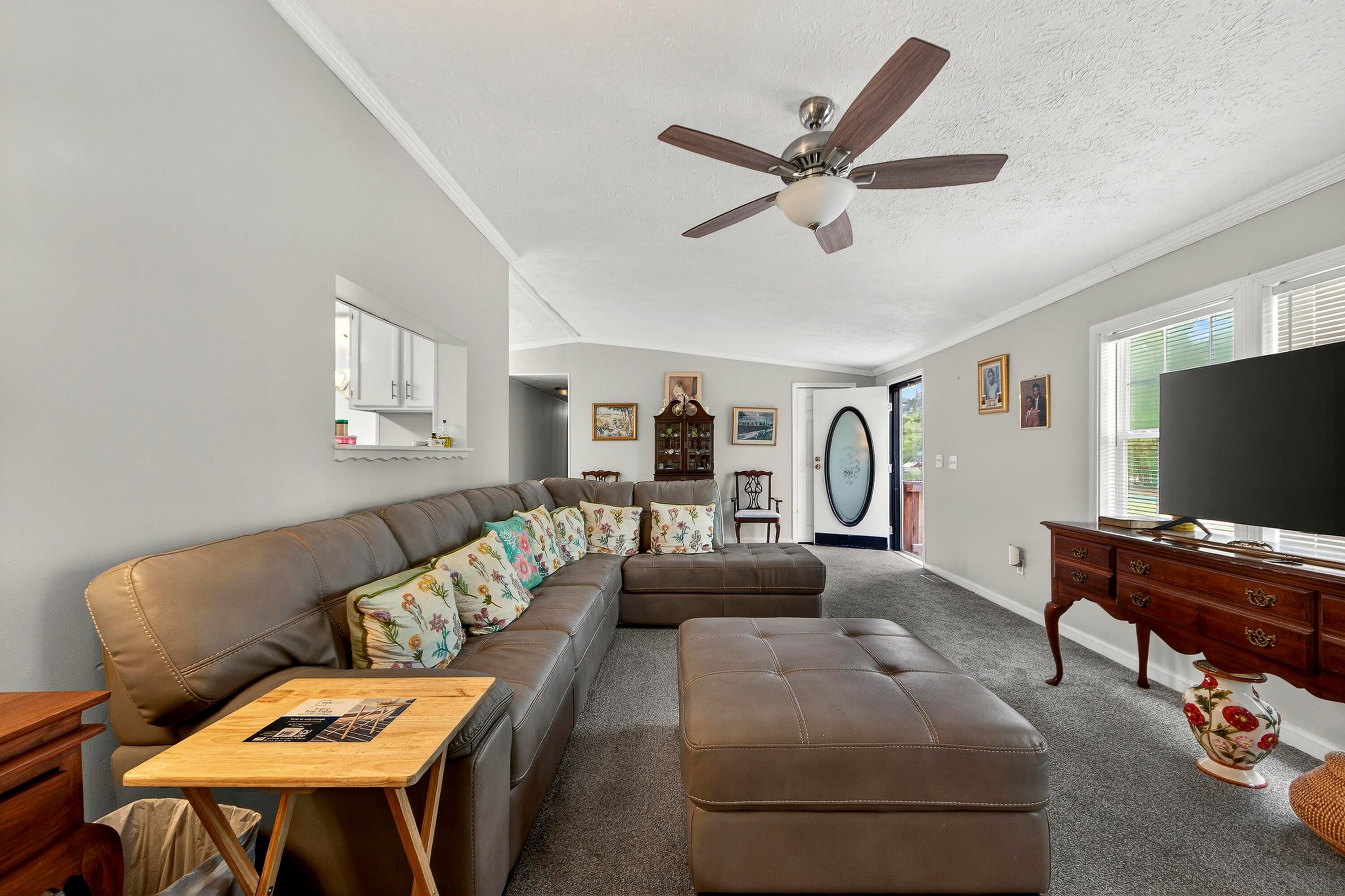 1093 Tobacco Road