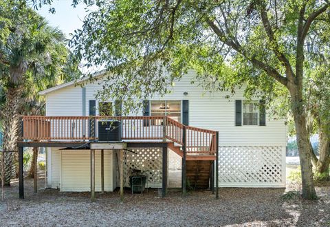 A home in Edisto Beach