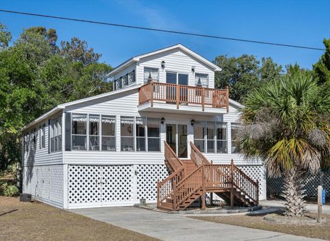 A home in Edisto Beach