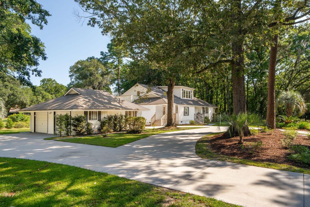 Photo of 1018 Casseque Province, Mount Pleasant, SC 29464 (MLS # 25018198)