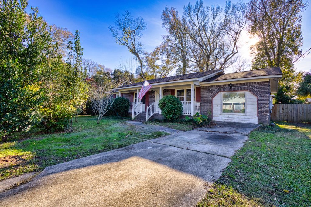 Photo of 1462 Glencoe Drive, Mount Pleasant, SC 29464 (MLS # 25031467)