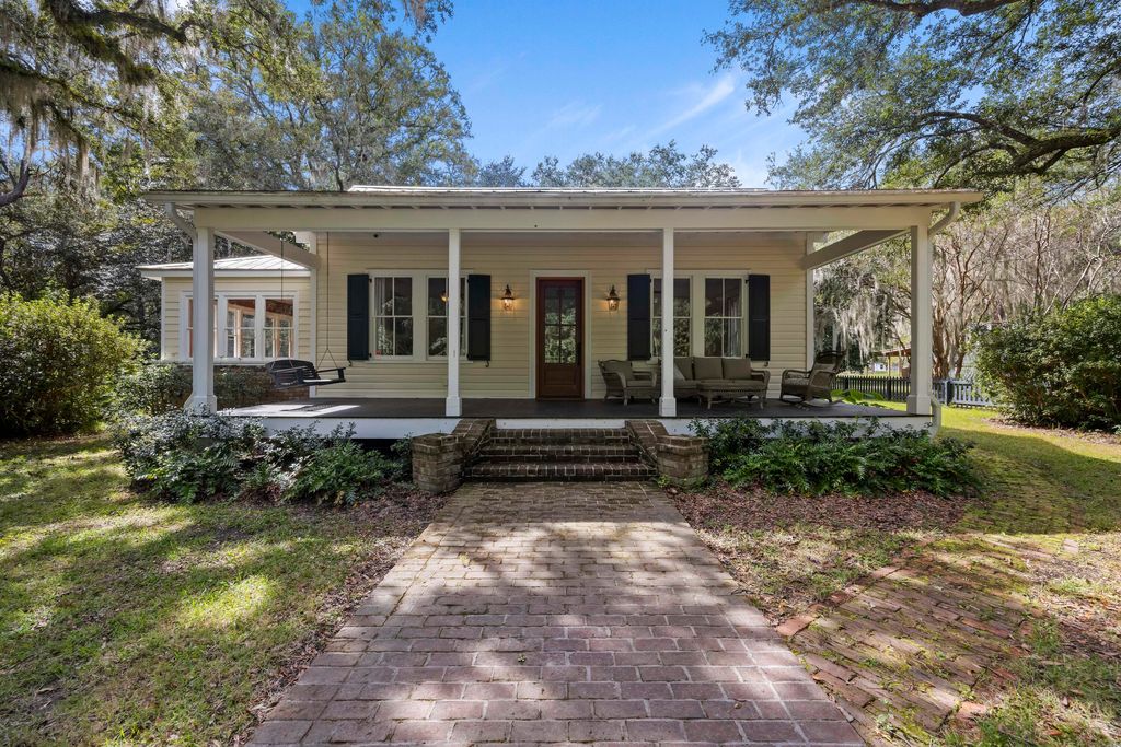 Photo of 1095 Hughes Road, Johns Island, SC 29455 (MLS # 25027479)
