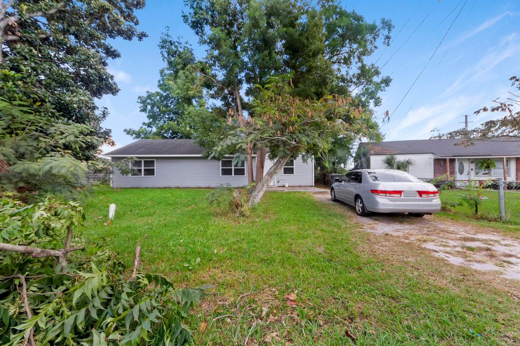 Photo of 2351 Elegans Drive, Charleston, SC 29405 (MLS # 25028753)