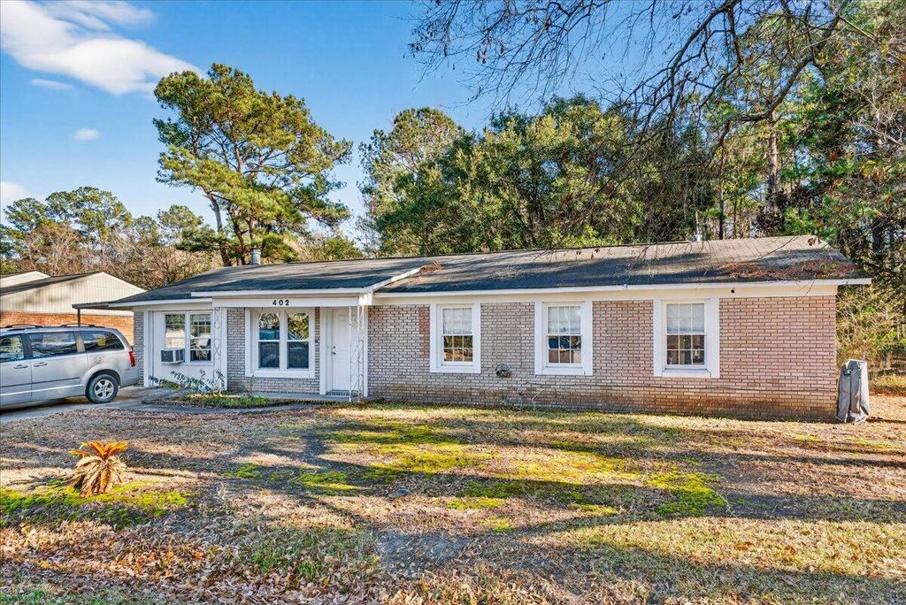 Photo of 402 Tulip Street, Summerville, SC 29483 (MLS # 26004466)