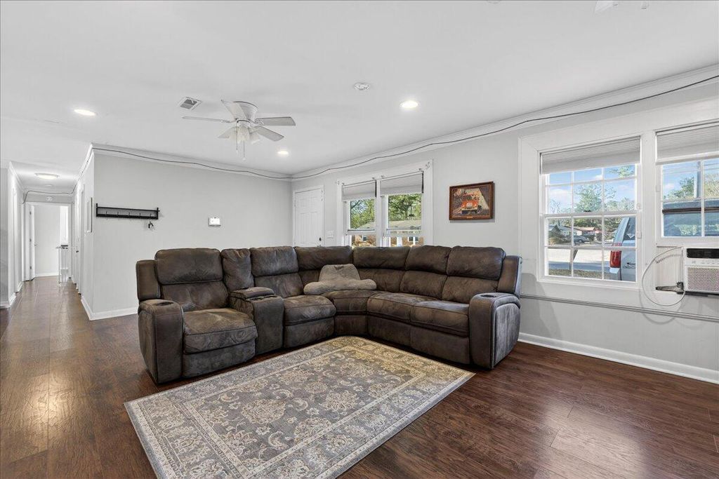 Photo of 402 Tulip Street, Summerville, SC 29483 (MLS # 26004466)