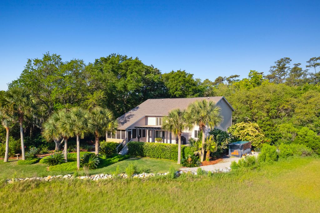 Photo of 130 E Edgewater Drive, Charleston, SC 29407 (MLS # 25026748)