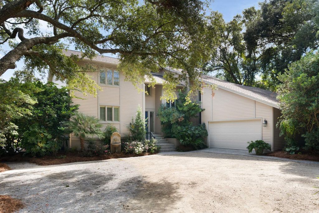 Photo of 130 E Edgewater Drive, Charleston, SC 29407 (MLS # 25026748)