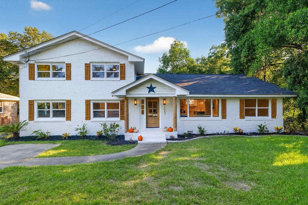 Photo of 1223 Charlestowne Drive, Charleston, SC 29407 (MLS # 25028130)