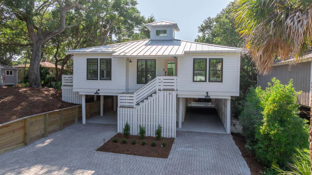 Photo of 19 Sandcrab Court, Isle of Palms, SC 29451 (MLS # 26018784)