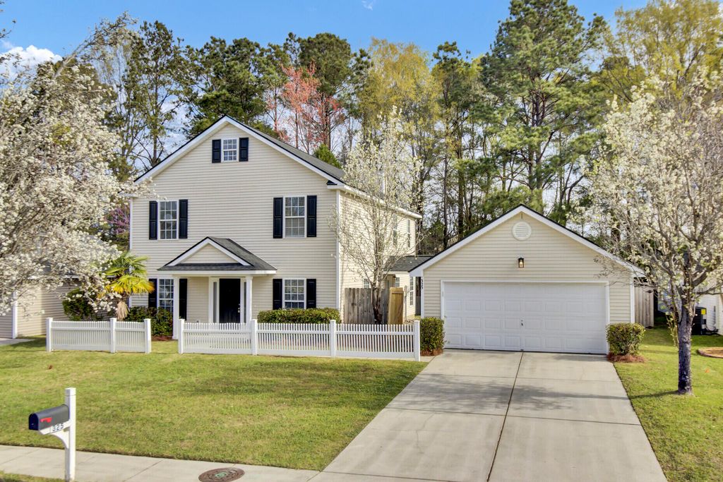 Photo of 325 Sunburst Way, Summerville, SC 29483 (MLS # 26011235)