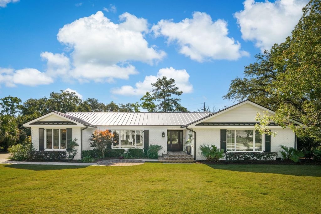 Photo of 1483 Burningtree Road, Charleston, SC 29412 (MLS # 25028975)