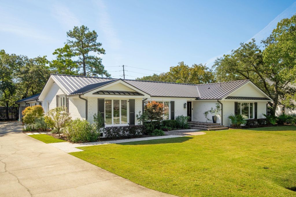 Photo of 1483 Burningtree Road, Charleston, SC 29412 (MLS # 25028975)