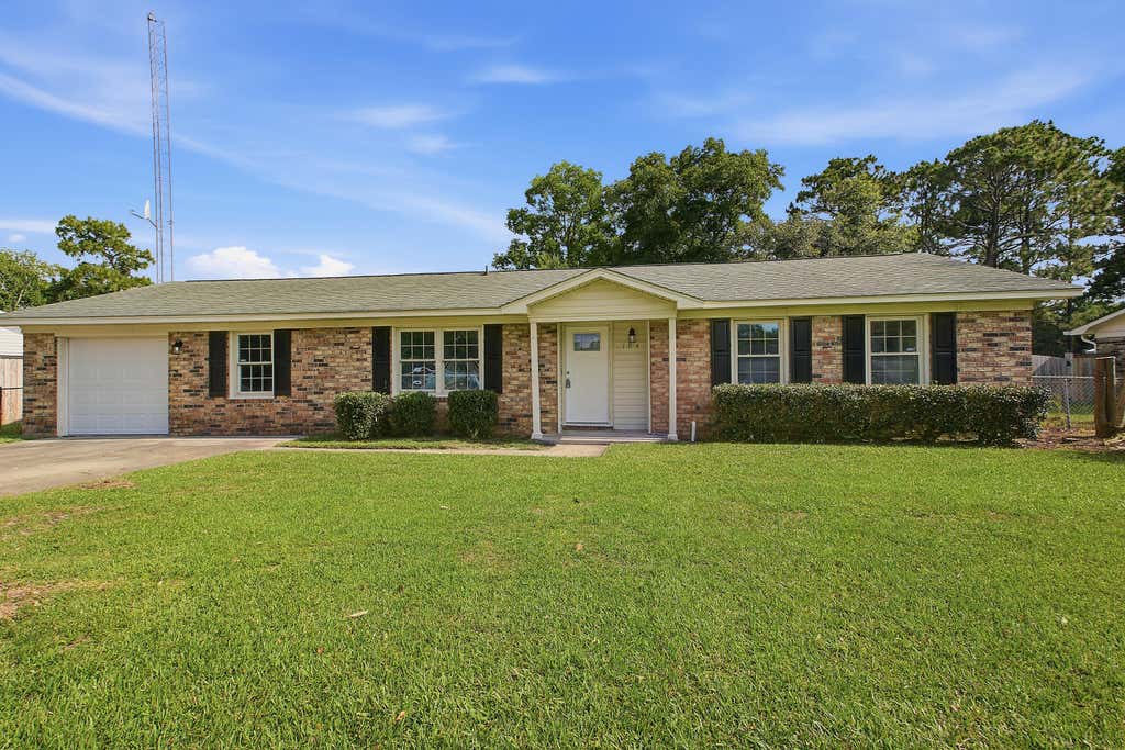 Photo of 104 General Dennis Drive, Summerville, SC 29486 (MLS # 26018621)