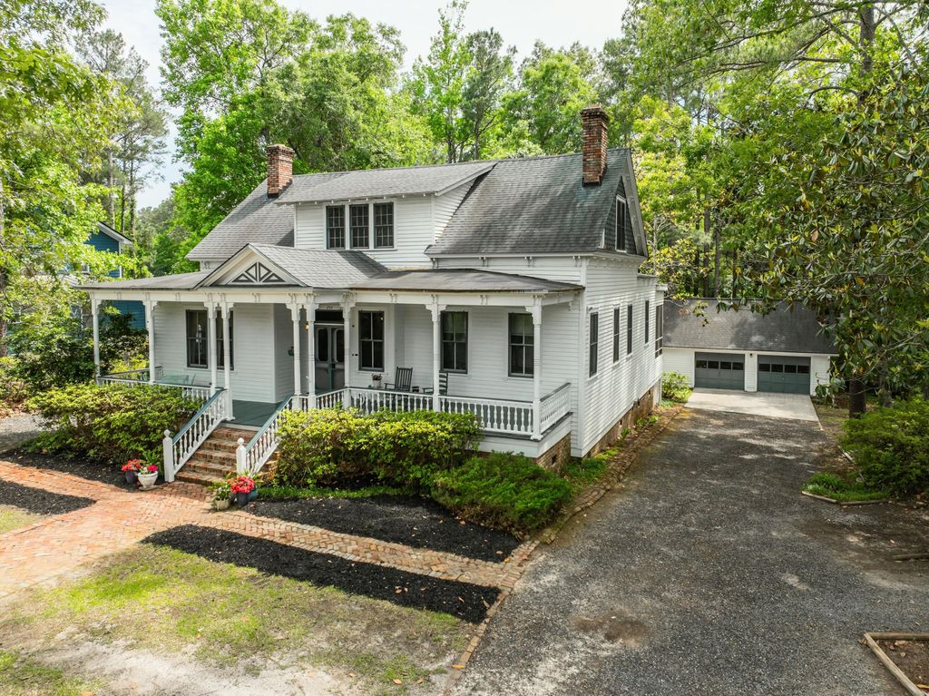 Photo of 204 E 4th South Street, Summerville, SC 29483 (MLS # 26013711)