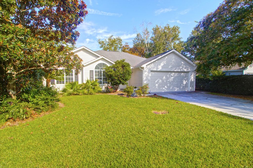 Photo of 1310 Pilsdon Crest, Mount Pleasant, SC 29464 (MLS # 25023162)