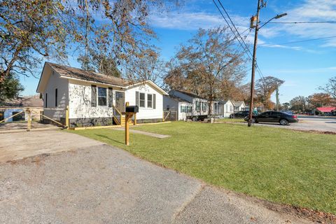 A home in North Charleston