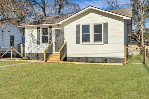 A home in North Charleston