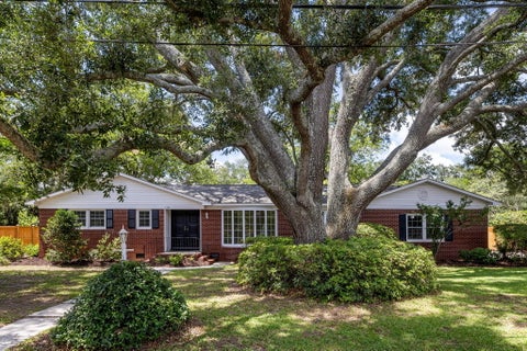 Photo of 1335 Old Colony Road, Mount Pleasant, SC 29464 (MLS # 26017879)