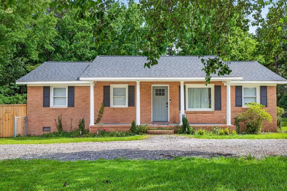 Photo of 504 W Butternut Road, Summerville, SC 29483 (MLS # 26022532)
