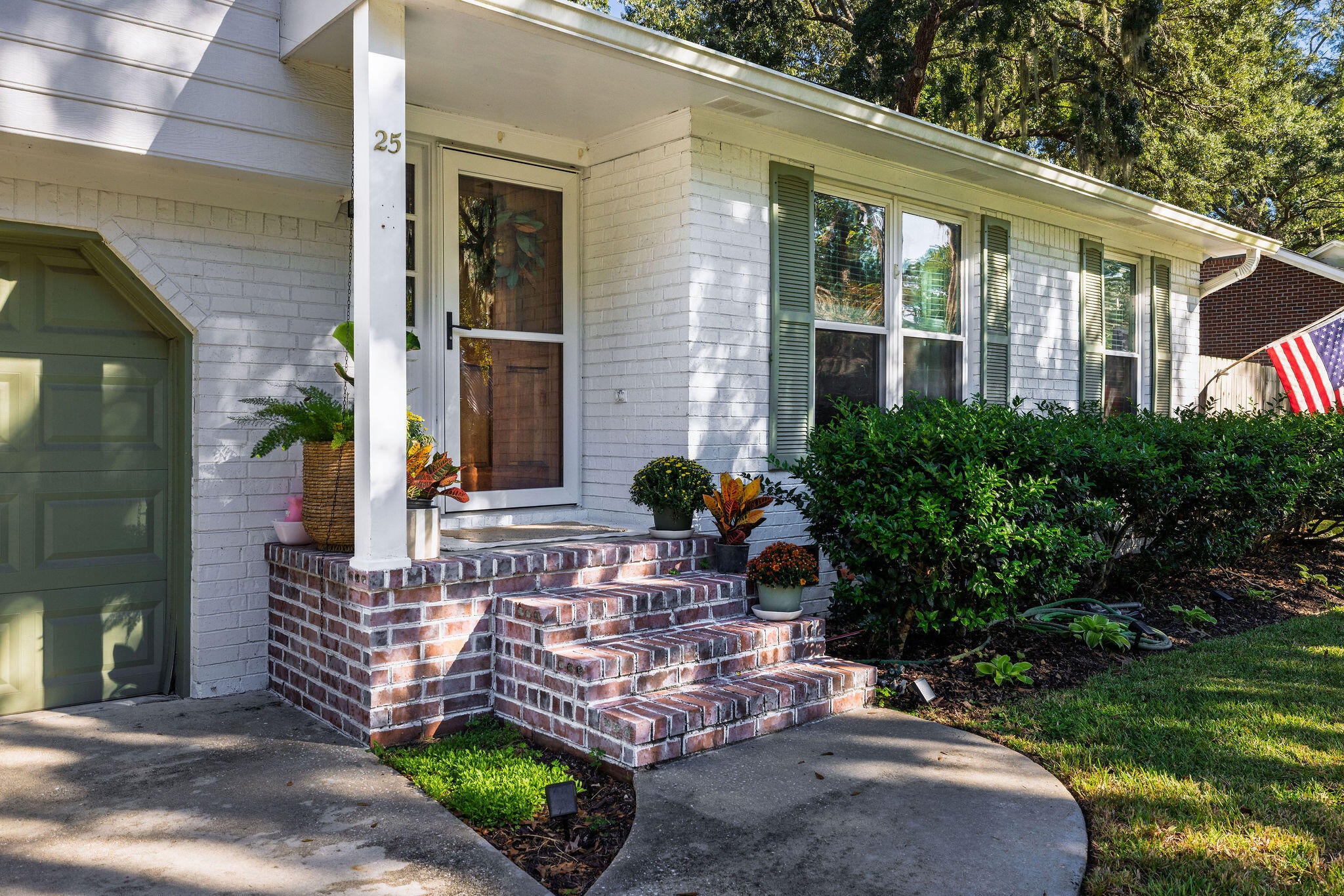 25 Hillcreek Boulevard