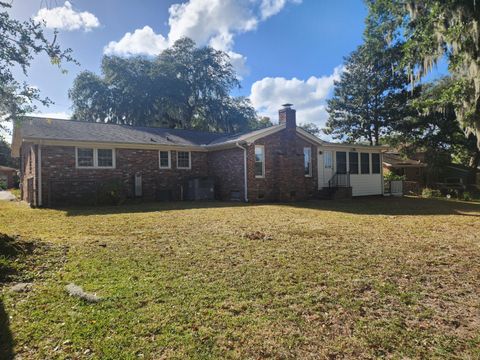 A home in North Charleston