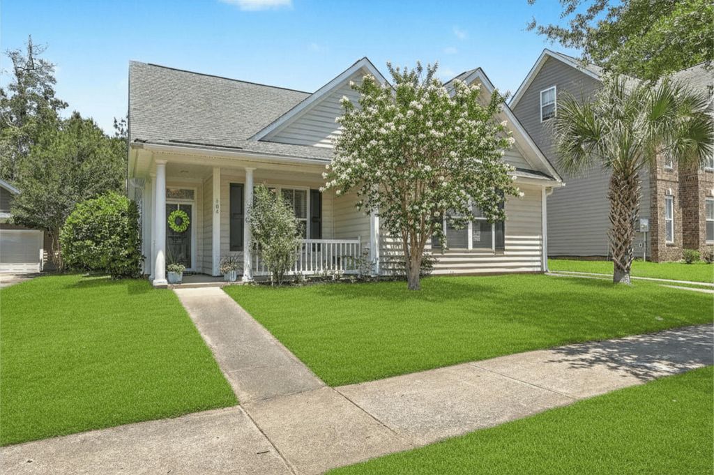 Photo of 104 Pavilion Street, Summerville, SC 29483 (MLS # 26014870)