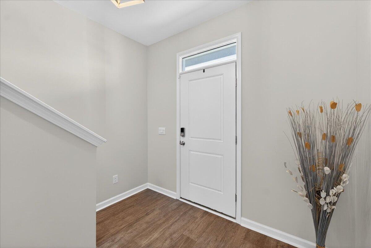 229 N Light Way