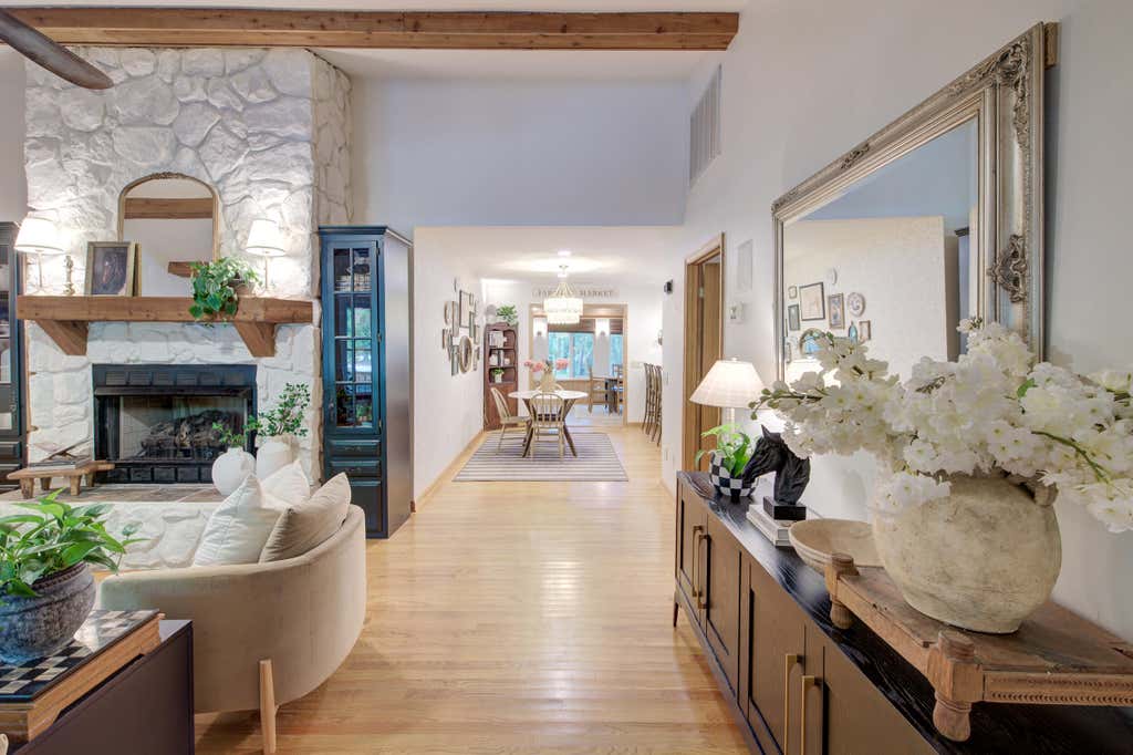 Photo of 113 Deer Street, Summerville, SC 29485 (MLS # 26019038)
