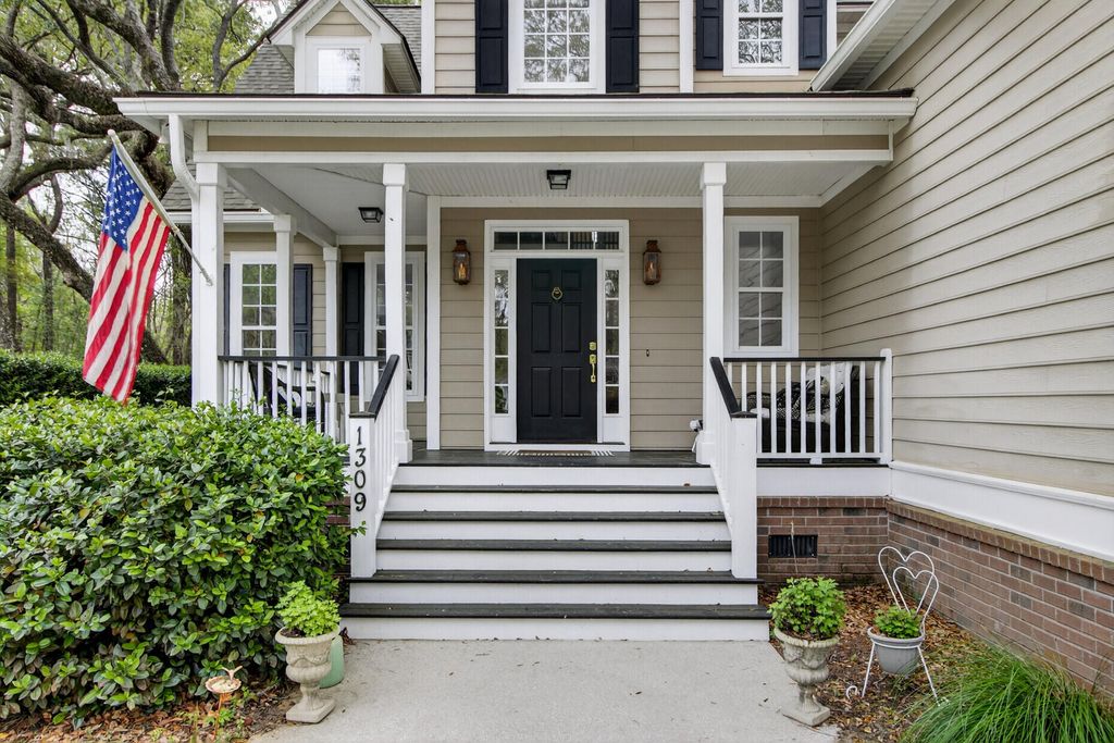 Photo of 1309 Country Wood Court, Mount Pleasant, SC 29466 (MLS # 26008642)