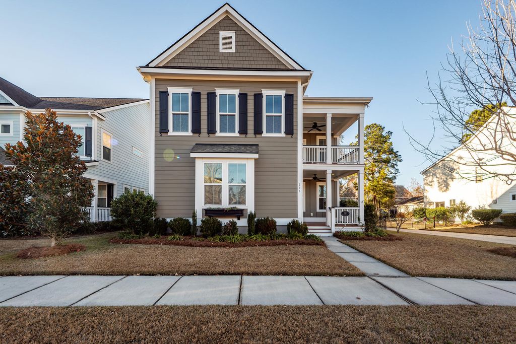Photo of 111 Hemlock Street, Summerville, SC 29483 (MLS # 25032660)