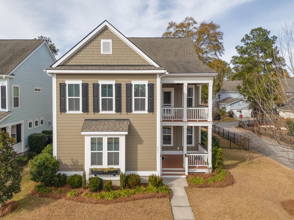 Photo of 111 Hemlock Street, Summerville, SC 29483 (MLS # 25032660)