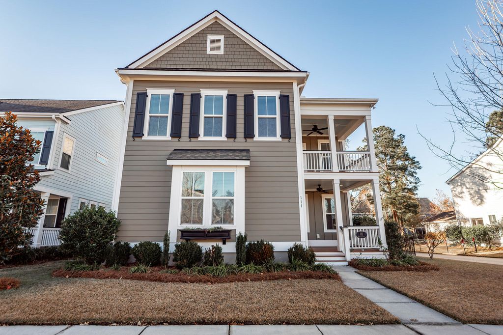 Photo of 111 Hemlock Street, Summerville, SC 29483 (MLS # 25032660)