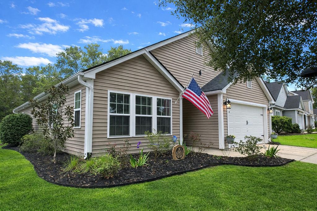 Photo of 117 Malibu Road, Summerville, SC 29483 (MLS # 26010959)